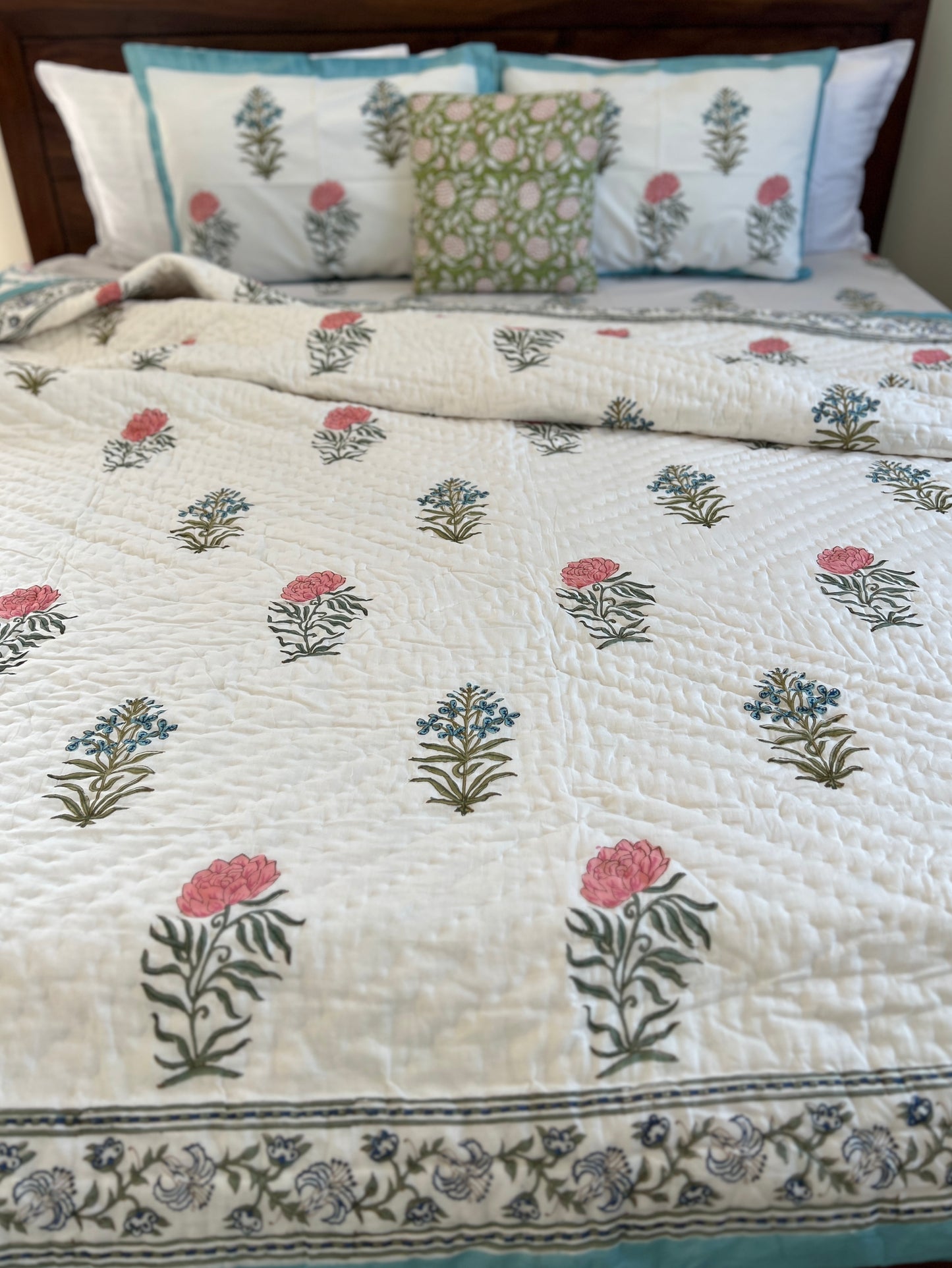 Utsav | Bedding Set | Quilt with Bedsheet Set