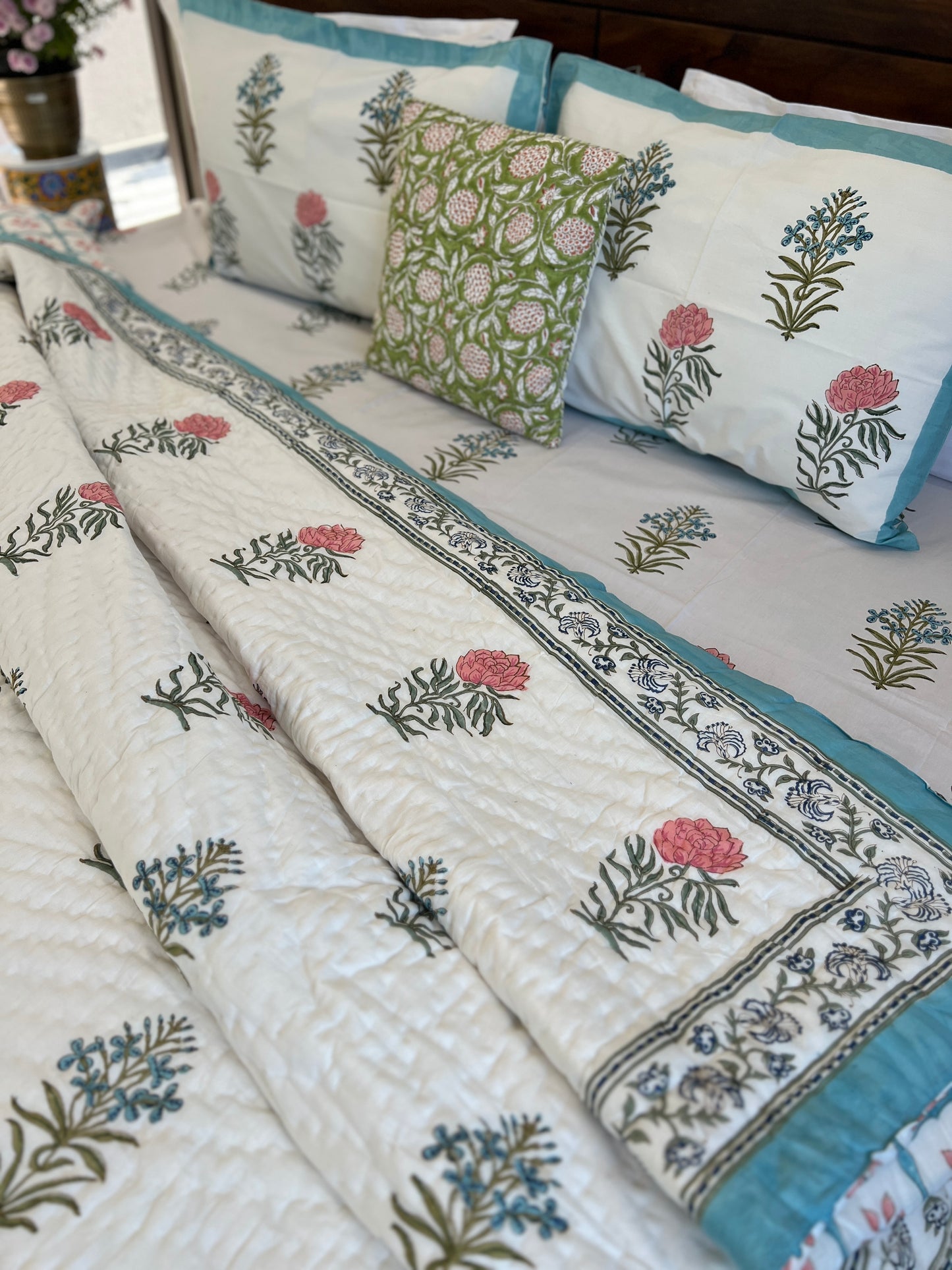 Utsav | Bedding Set | Quilt with Bedsheet Set