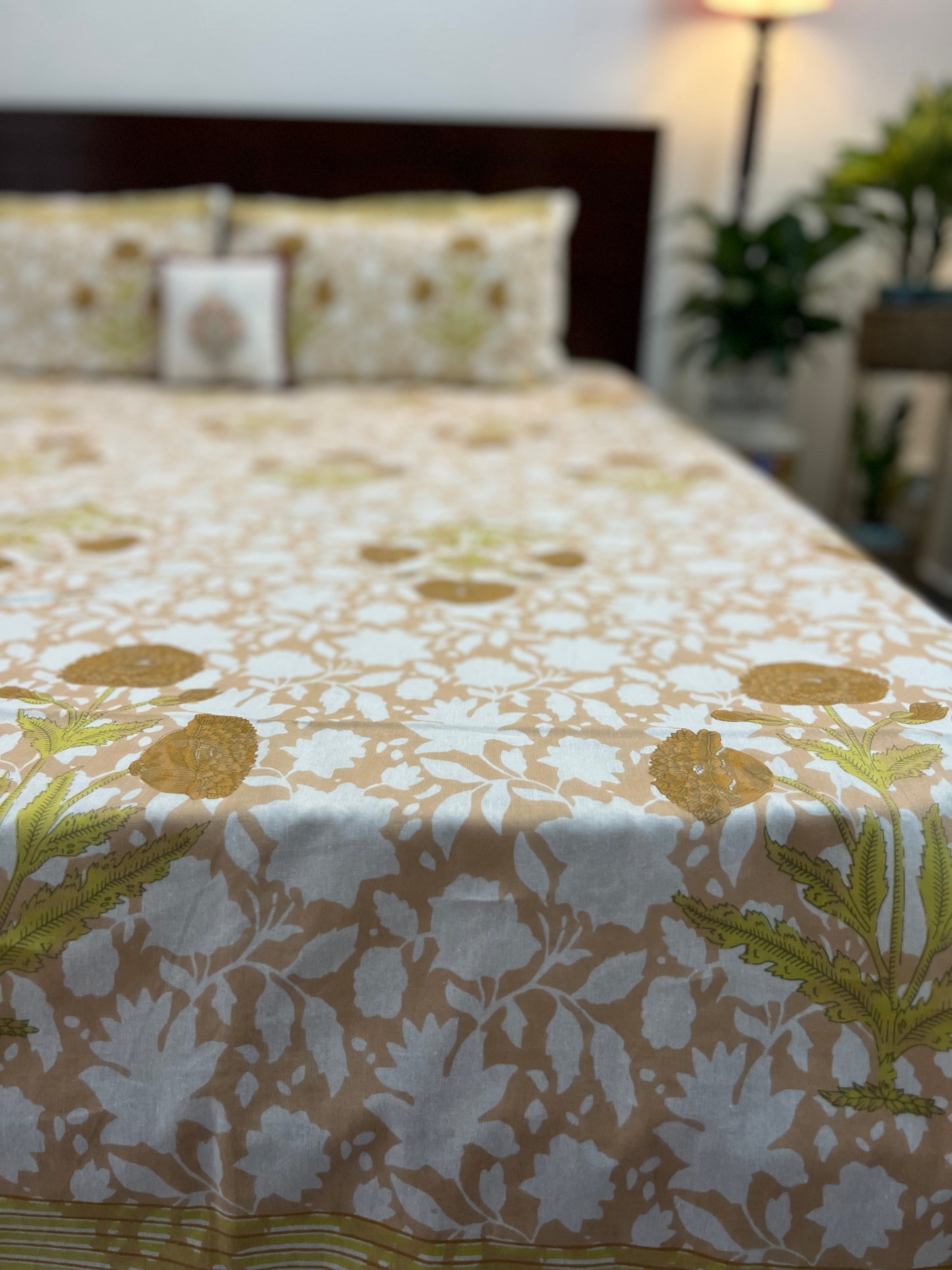 Super King Size | 108*108 Inches | Light Brown Dahlia