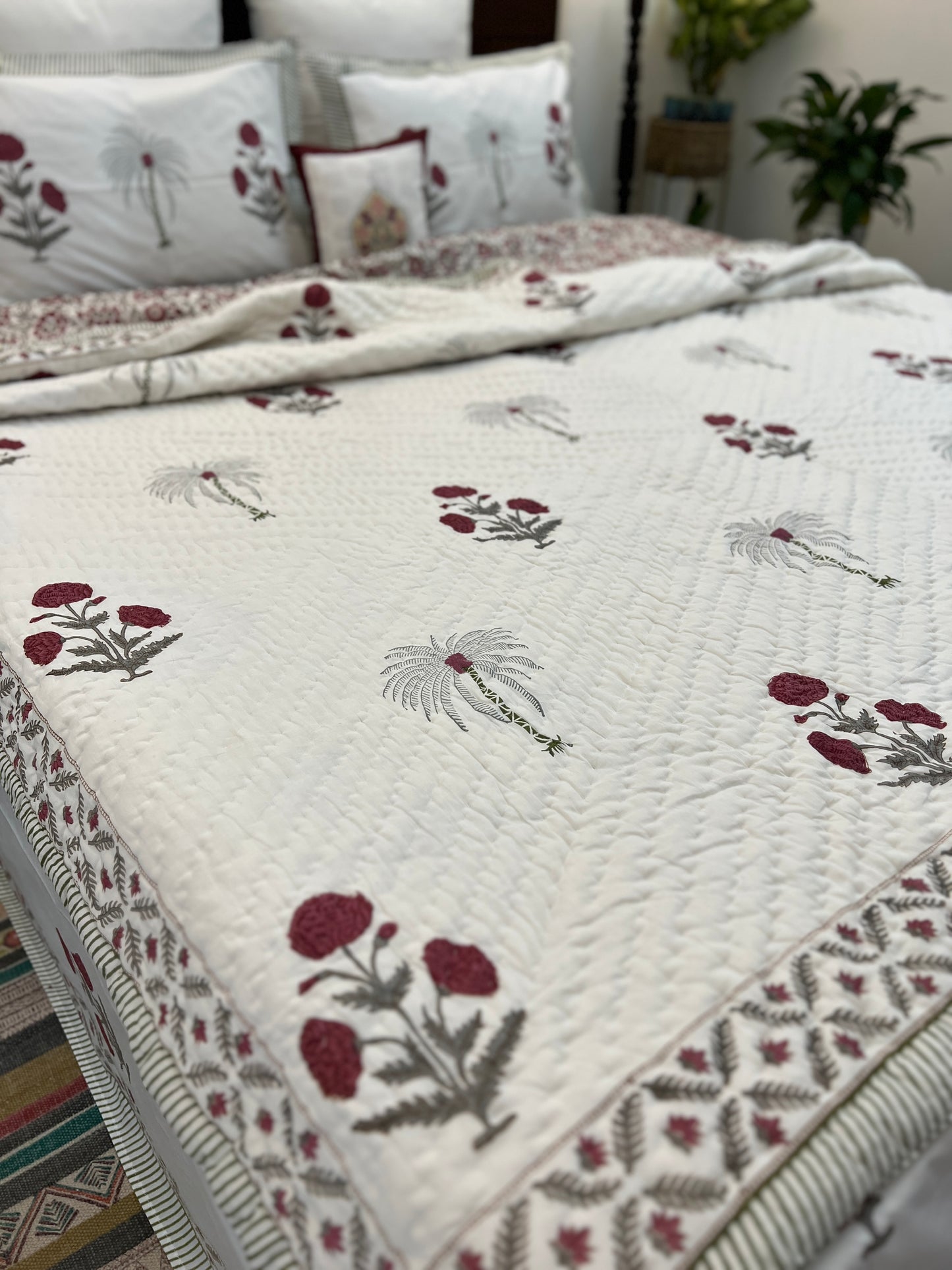 Bedding Set | Quilt with Bedsheet | Poppy Motifs