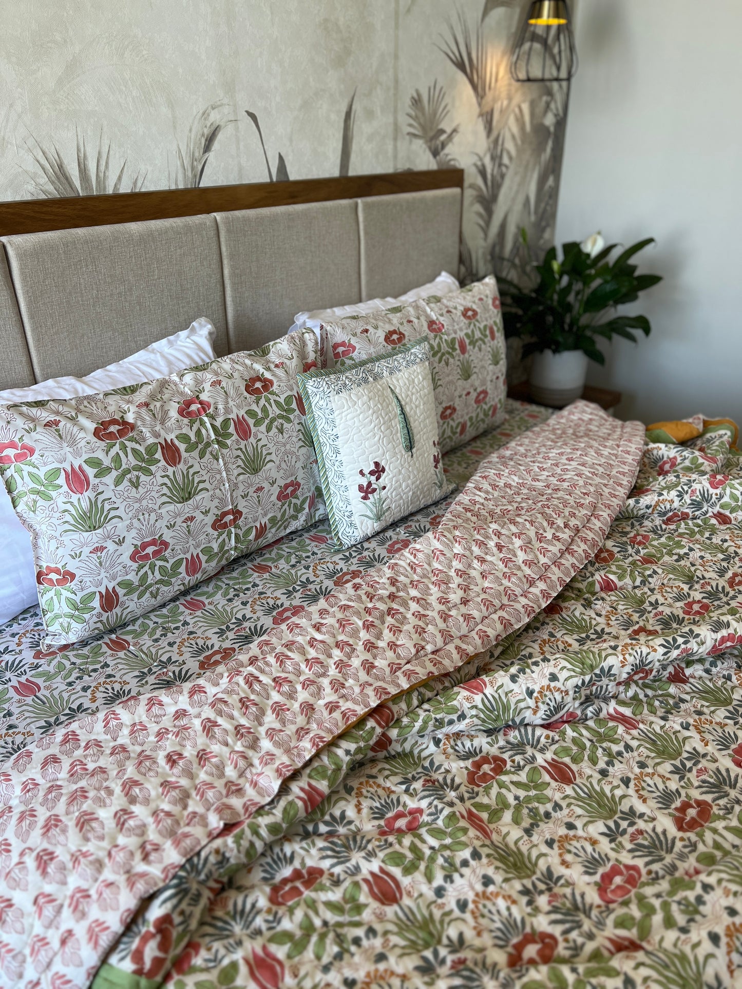 Bedding Set | Quilt with Bedsheet | Impressions