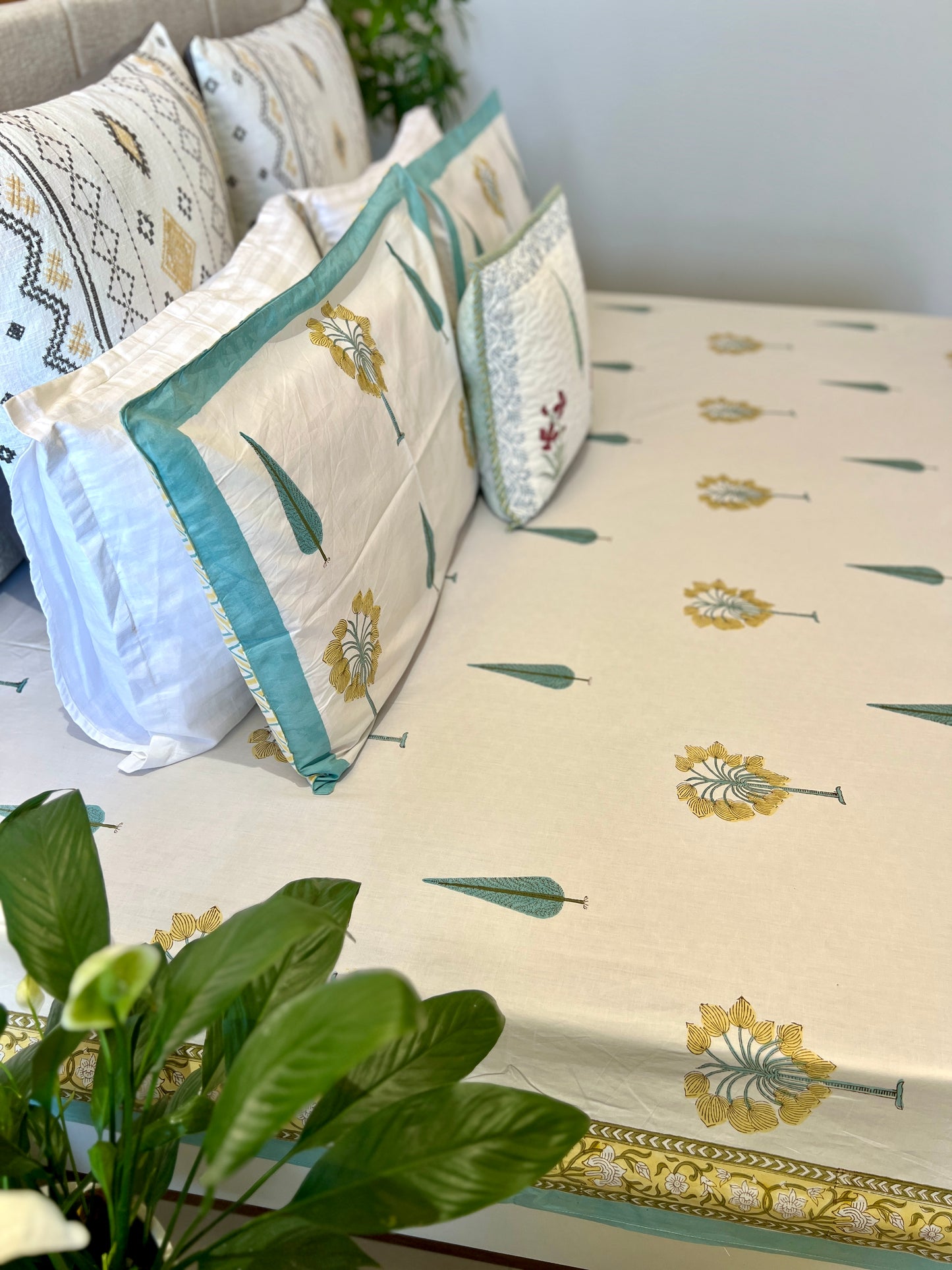 Bedding Set | Quilt with Bedsheet | Sunkissed