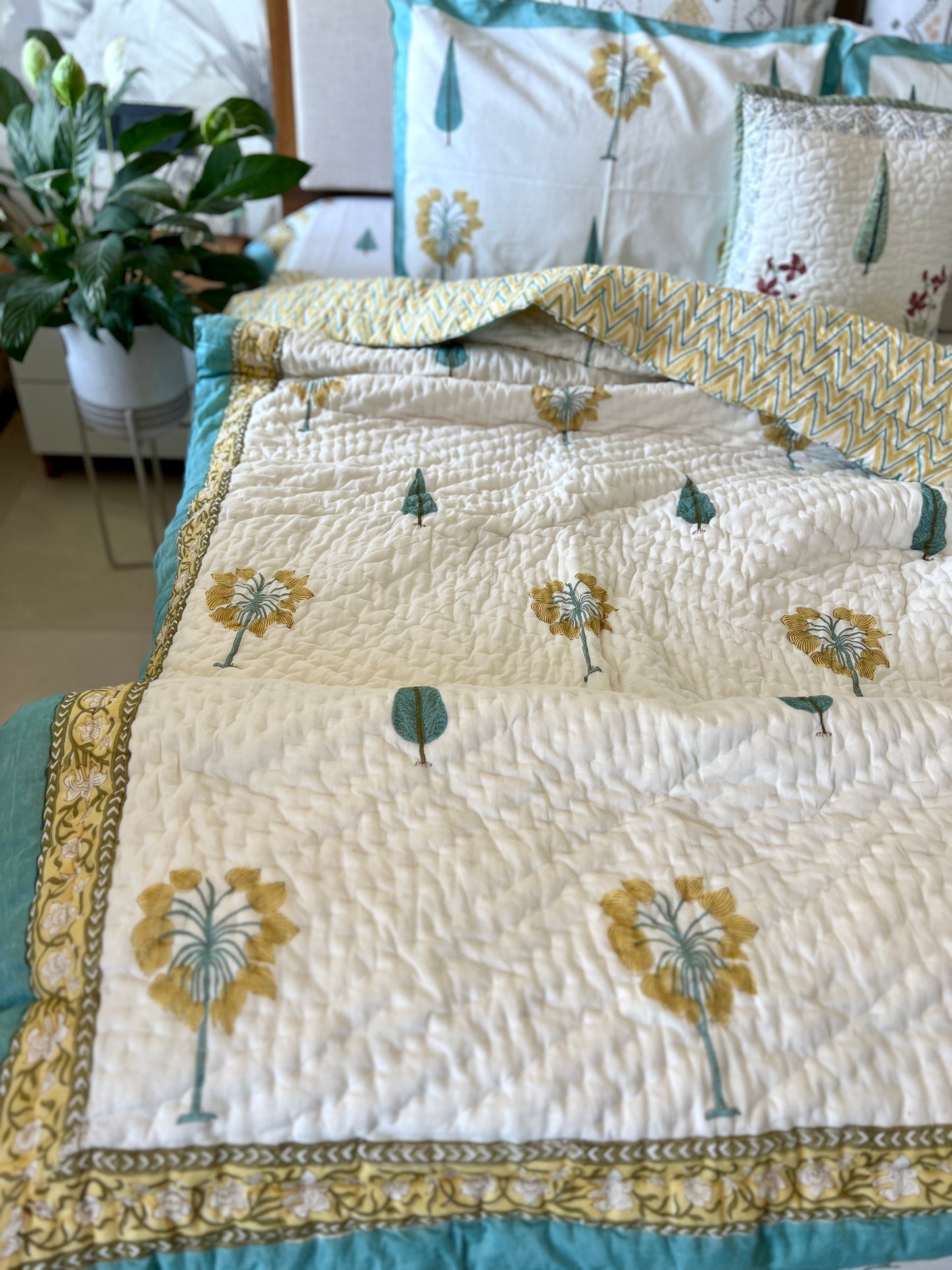 Bedding Set | Quilt with Bedsheet | Sunkissed