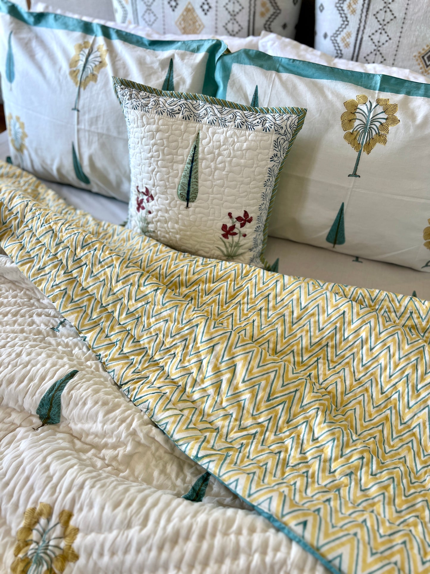 Bedding Set | Quilt with Bedsheet | Sunkissed