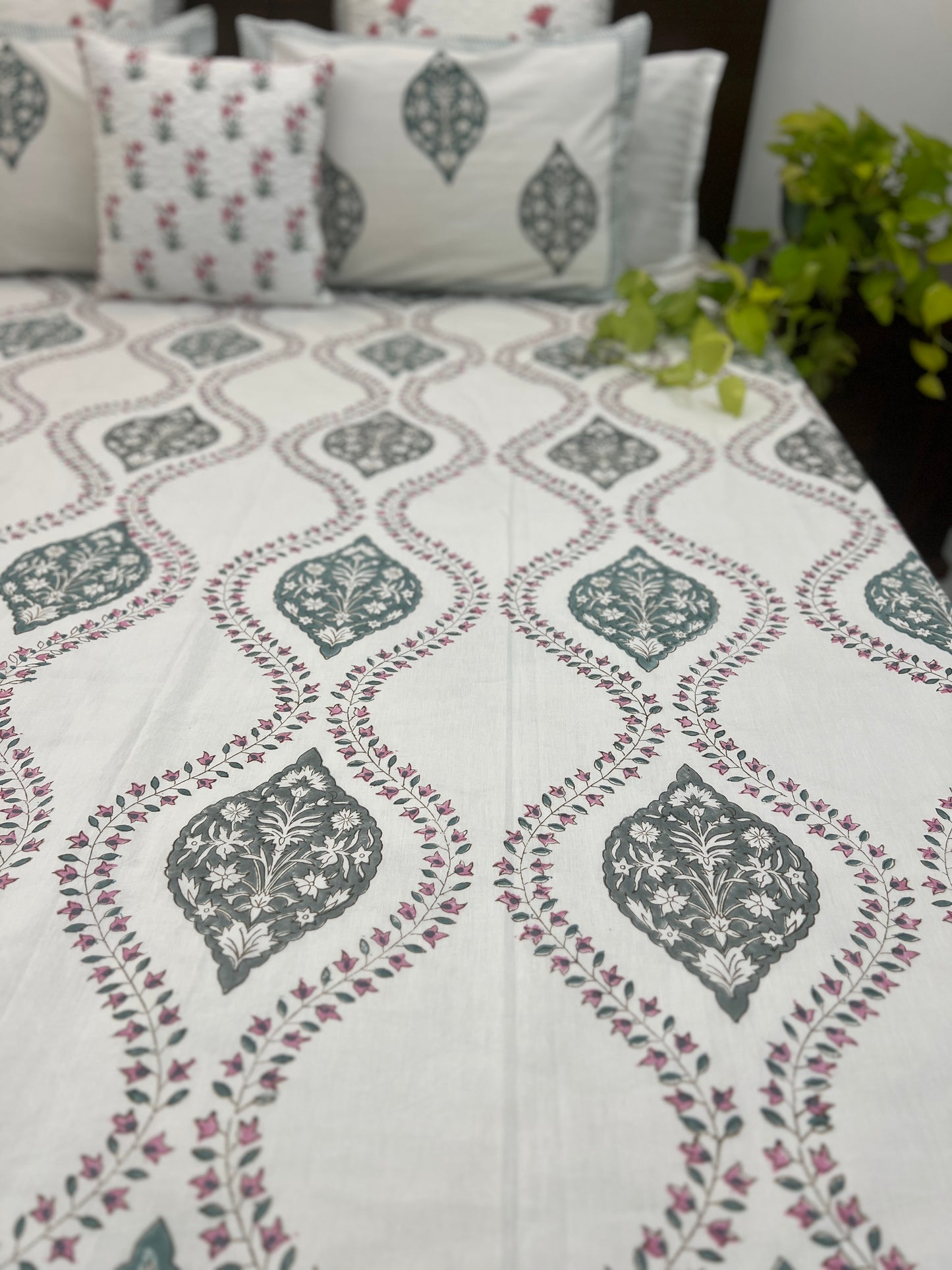 Bedding Set | Quilt with Bedsheet | Grandeur