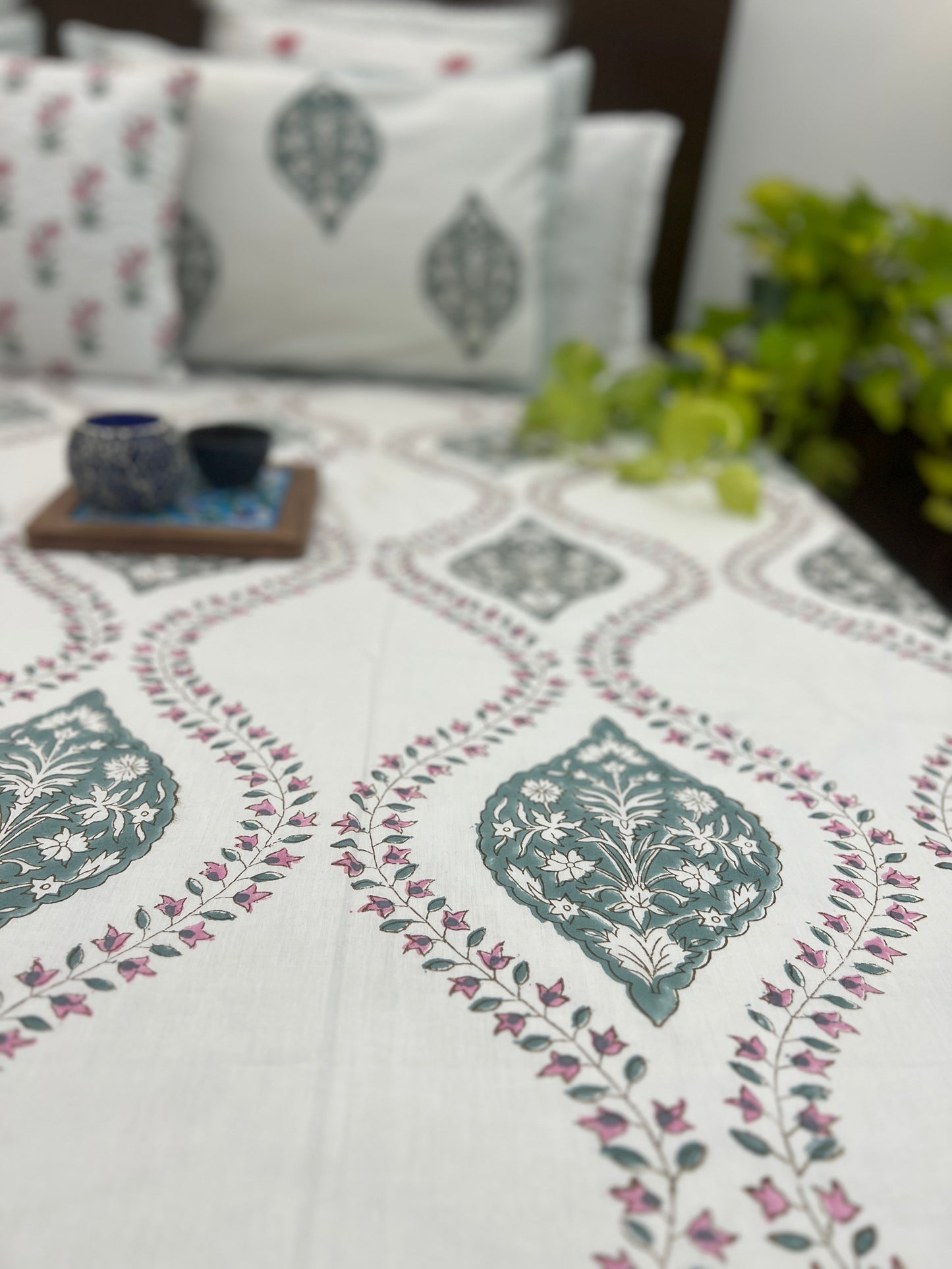 Bedding Set | Quilt with Bedsheet | Grandeur