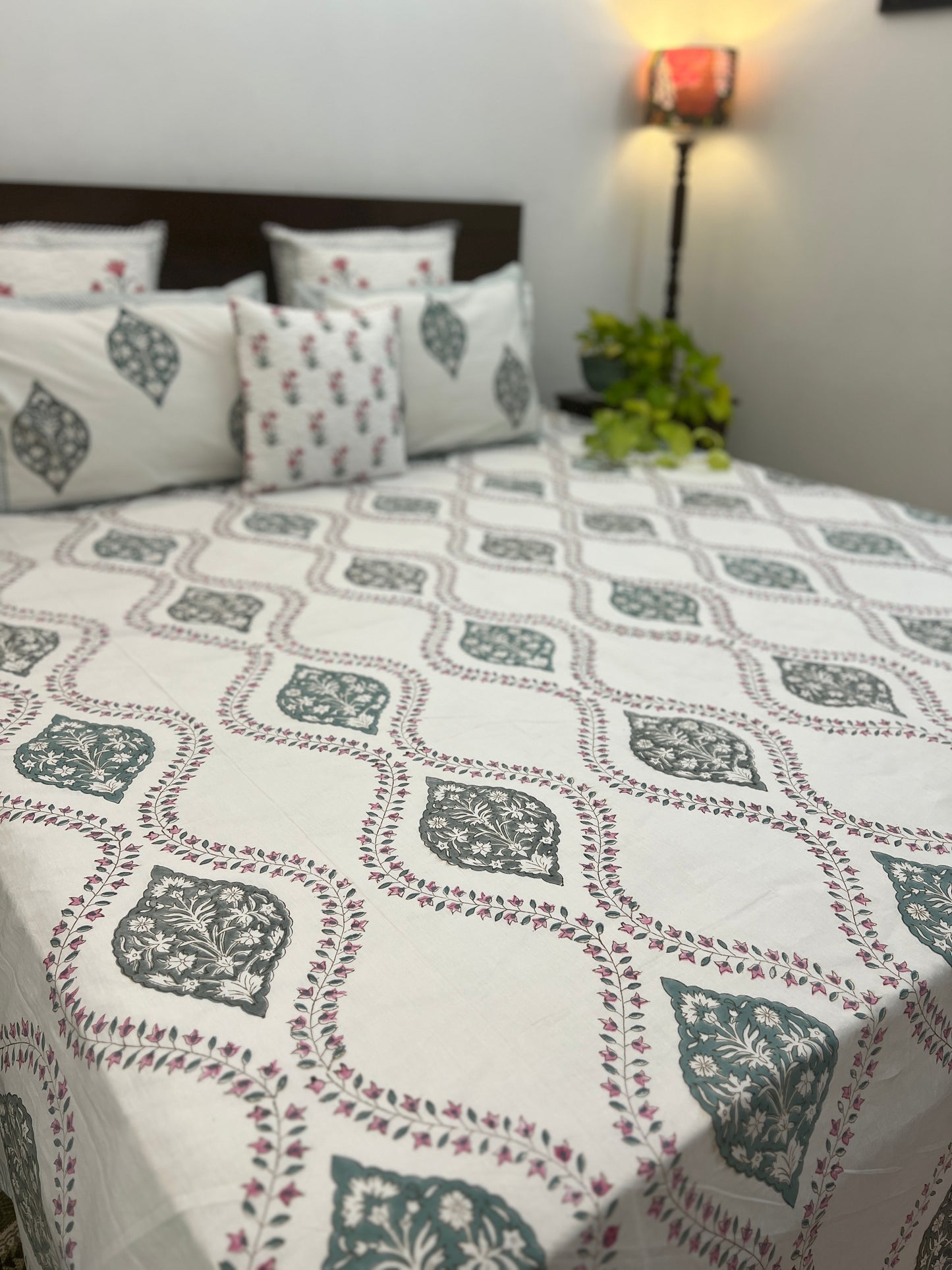 Bedding Set | Quilt with Bedsheet | Grandeur