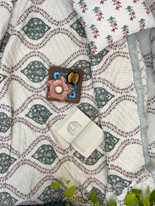 Bedding Set | Quilt with Bedsheet | Grandeur