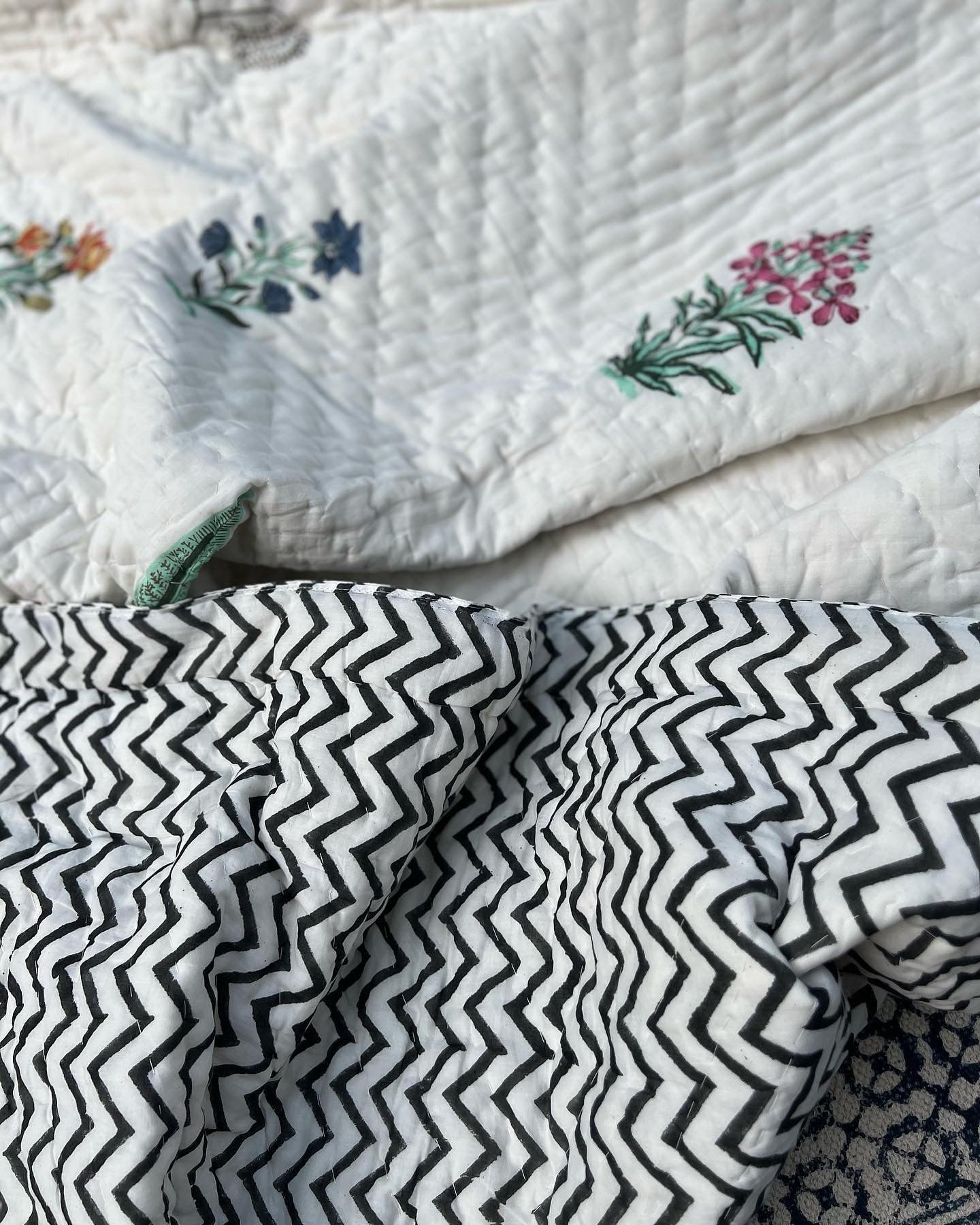 Quilt - Reversible Hand Block | Black Zig-zag