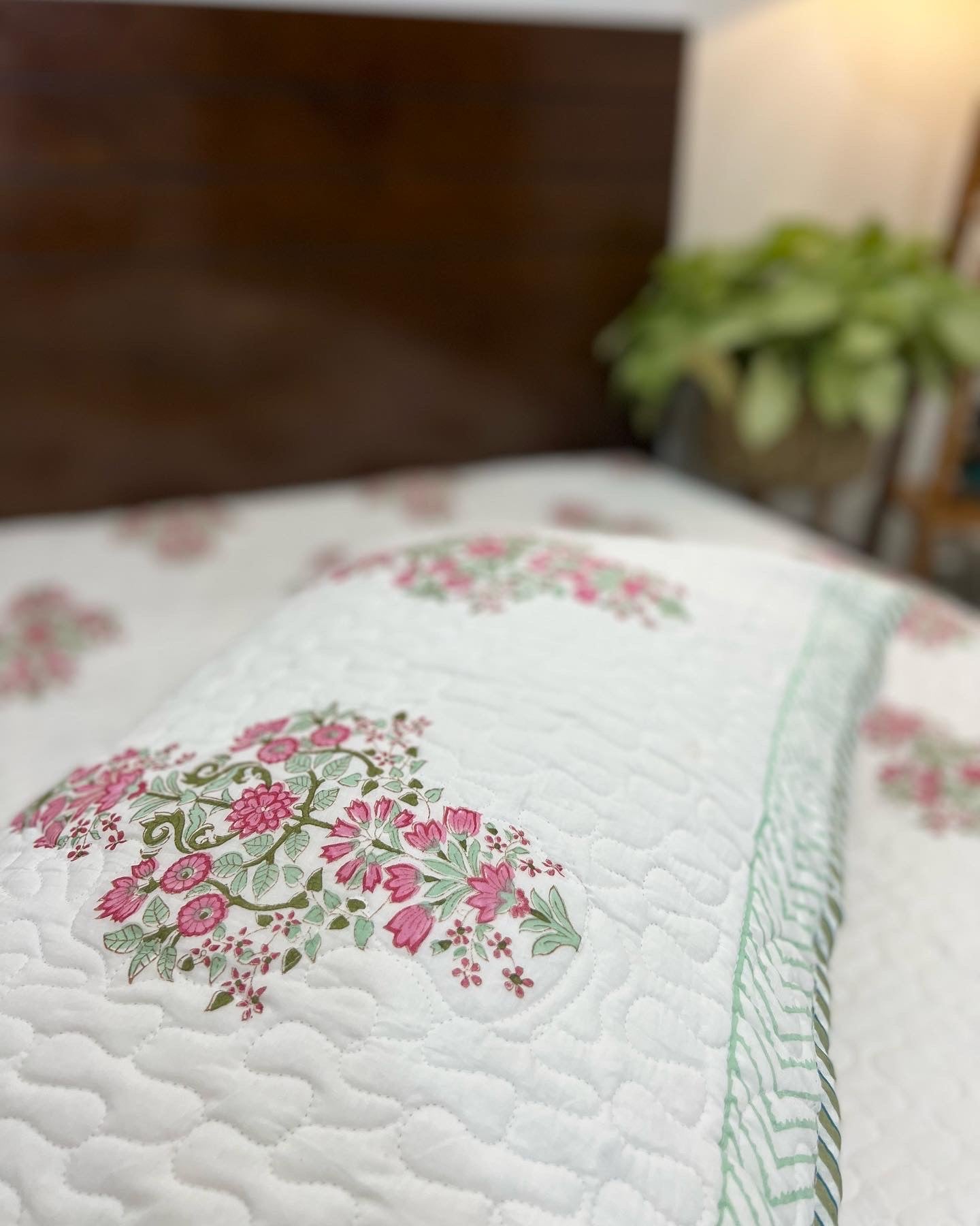 Quilted Bedcover | 90*108 Inches | Light Pink & Green Big Booti