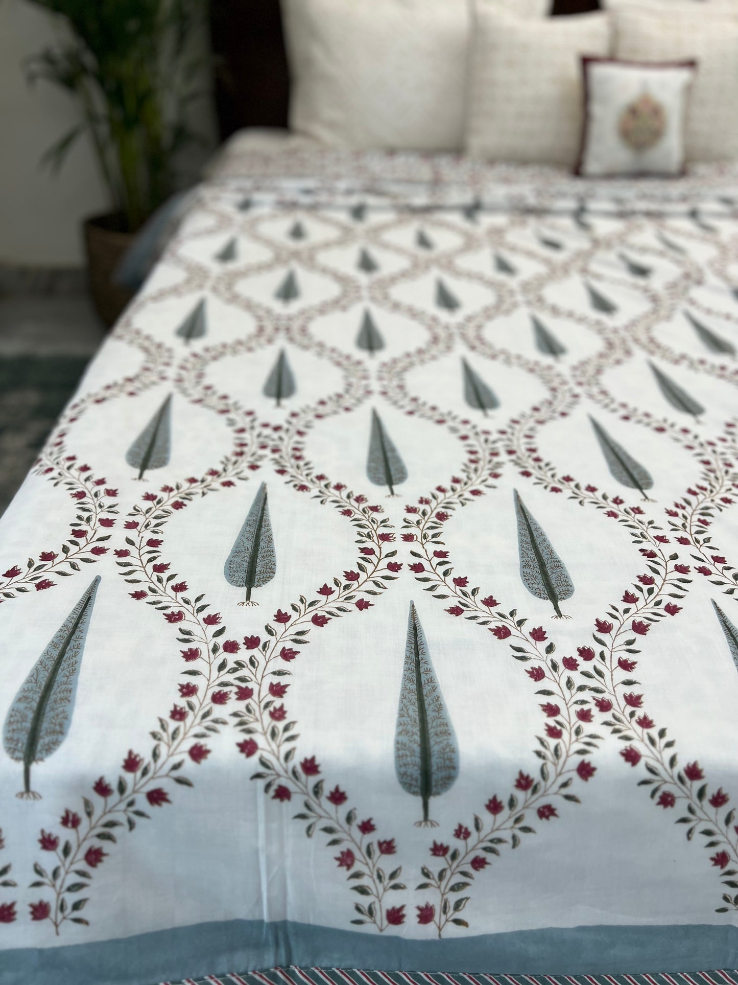 Reversible Hand Block Dohar | King Size | 90*108 Inches | Mughal Jaal