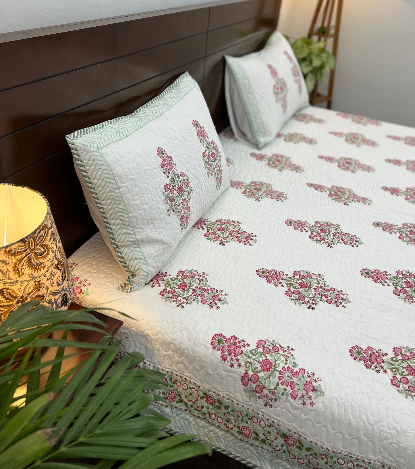 Quilted Bedcover | 90*108 Inches | Light Pink & Green Big Booti