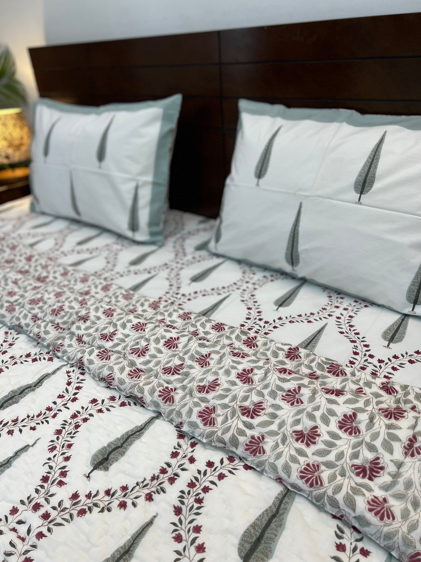 Bedding Set | Quilt with Bedsheet Set | Maroon Jaal