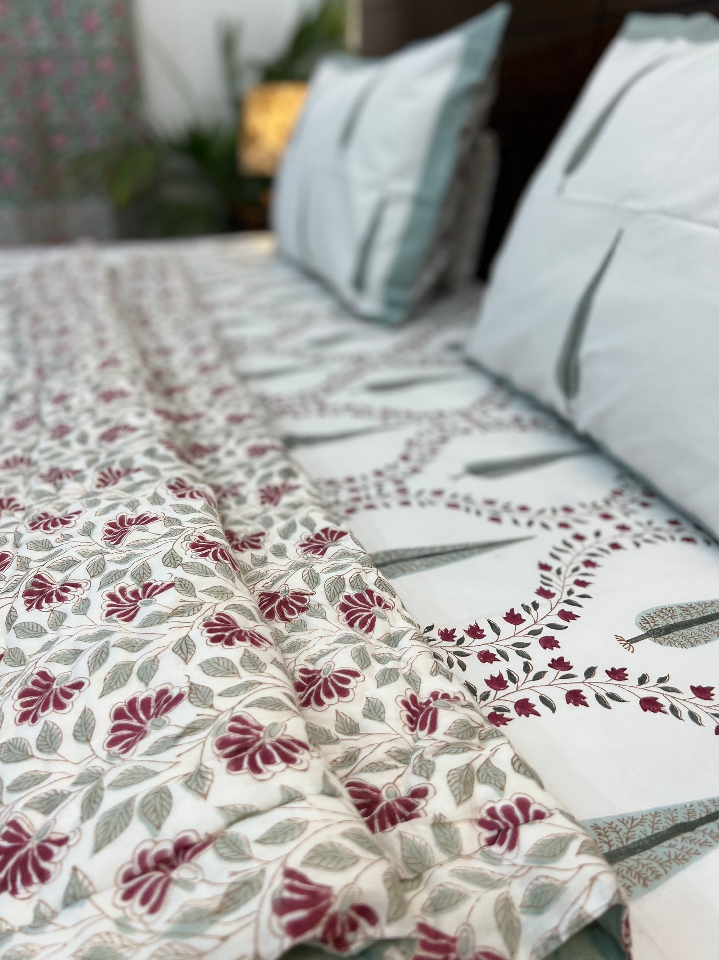 Bedding Set | Quilt with Bedsheet Set | Maroon Jaal